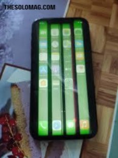 iPhone XR Screen Discoloration